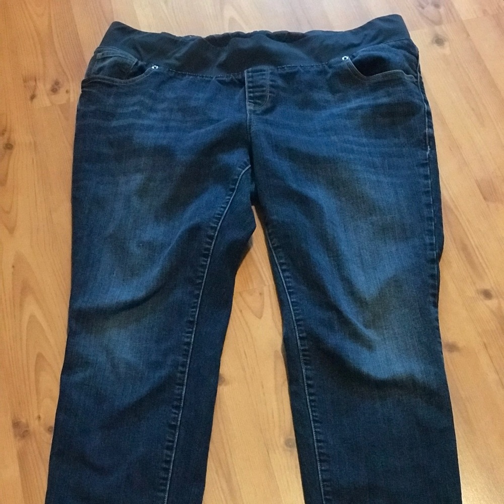 Old navy maternity jeans size 16 regular